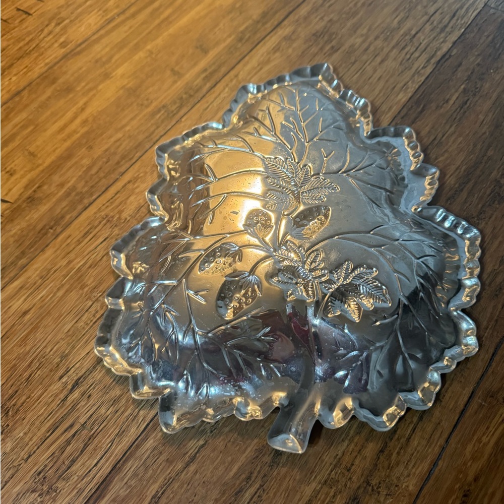 Vintage leaf dish